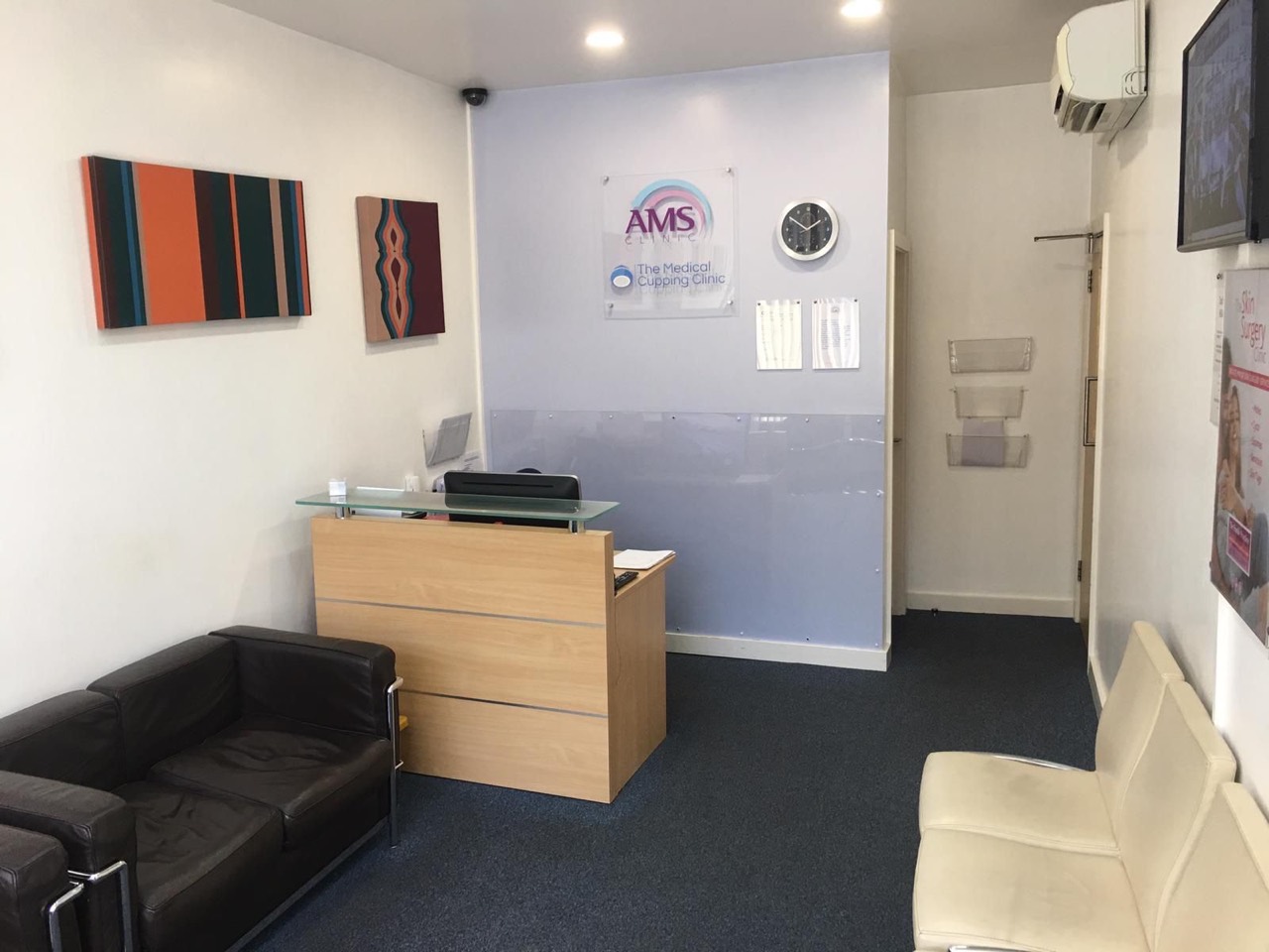 Reception and entrance at Medichambers consulting rooms, 72 Oak Lane, Bradford